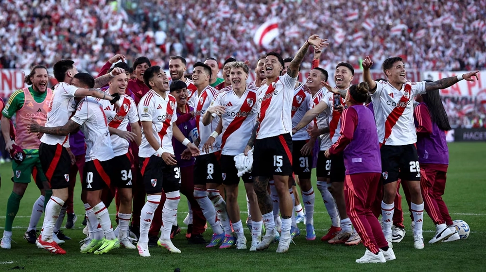 Plantel de River festejando el triunfo ante Boca