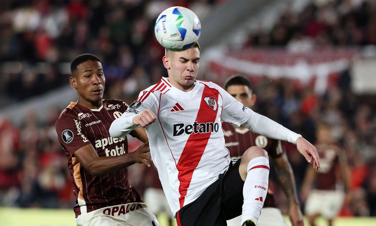 mastantuono frente a Universitario en el Monumental