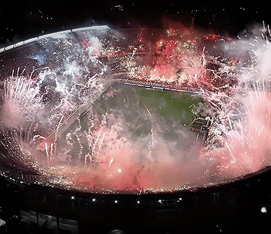 recibimiento a River en Copa Libertadores 2025