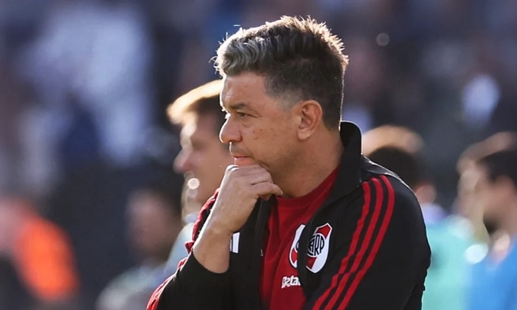 Marcelo Gallardo dirigiendo a River