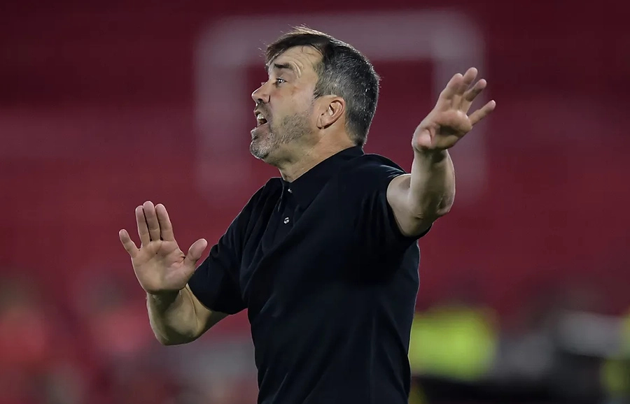 Coudet en su debut como técnico en el Monumental