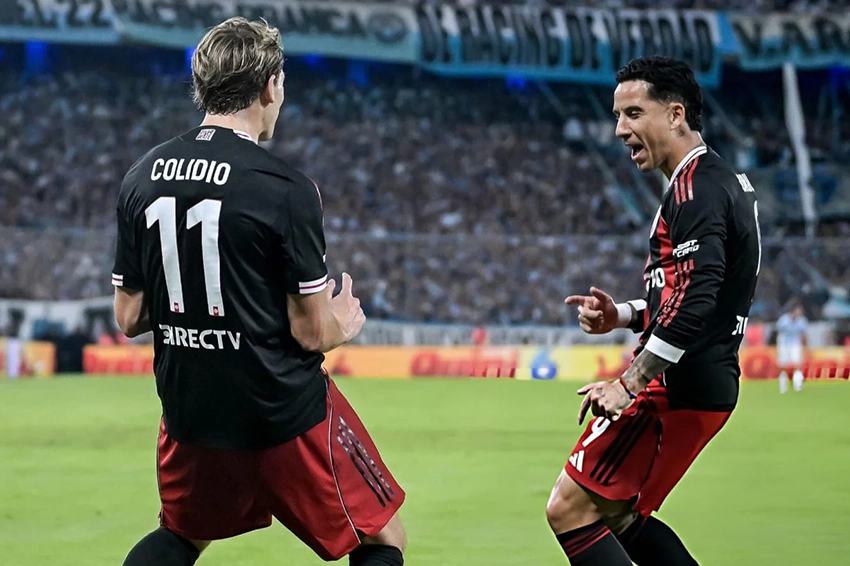 Colidio festeja con Driussi su gol ante Racing