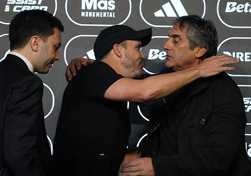 Abrazo de Coudet y Enzo Francescoli tras la renuncia del Chacho a River