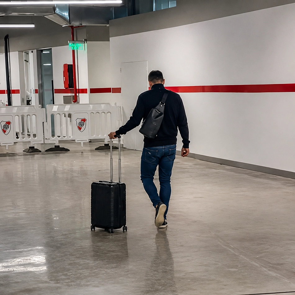 Coudet se retira en soledad del Estadio de River