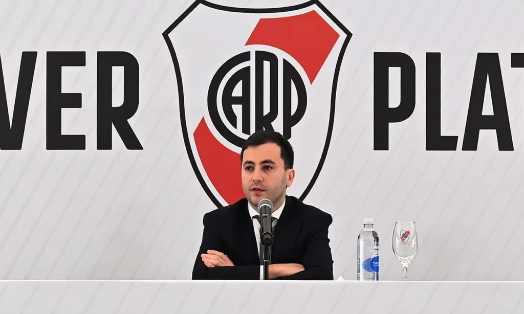 Stefano Di Carlo en conferencia de prensa