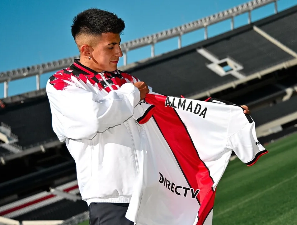 Thiago Almada en River