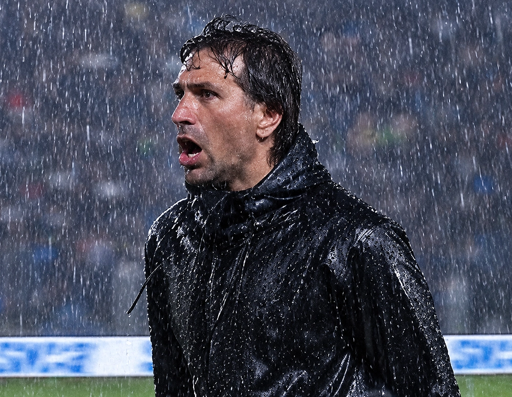 Leo Ponzio dirigiendo a River vs. Atlético Tucumán